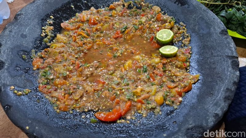 Sambal Seruit Buk Lin: Nikmatnya 'Nyeruit' Asli Lampung di Rumah Makan Legendaris