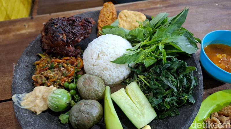 Sambal Seruit Buk Lin: Nikmatnya 'Nyeruit' Asli Lampung di Rumah Makan Legendaris