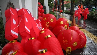 Sambut Imlek, Seputaran Lapangan Banteng Bersolek Lampion