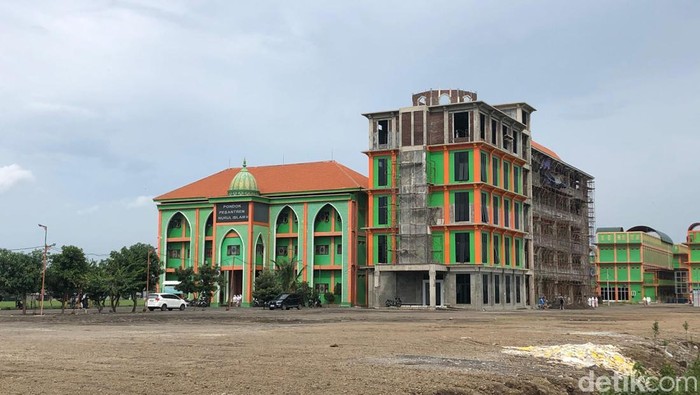 Asrama Pondok Pesantren Nurul Islam (Ponpes Nuris) Pungging, Mojokerto