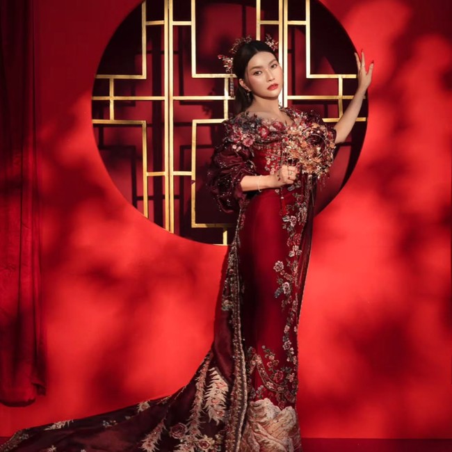 7 Foto Sarwendah Pemotretan Imlek 2026, Tampil Anggun Serba Merah