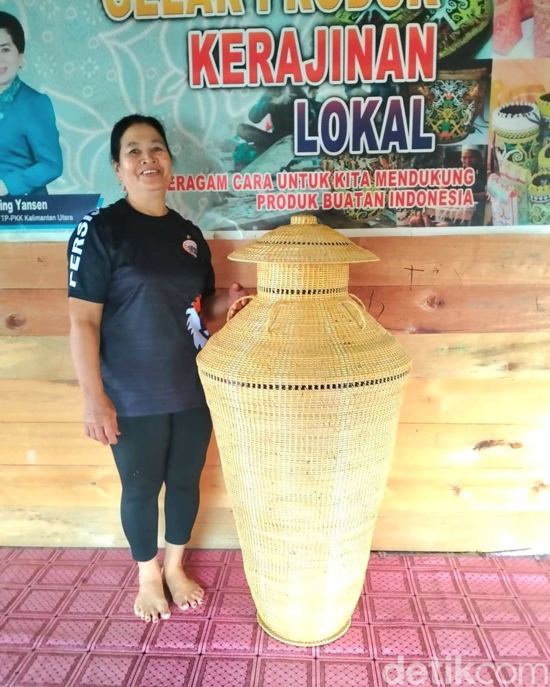 Sejumlah kreasi anyaman rotan kelompok Ebpa' Ra. (Oktavian Balang/detikKalimantan)