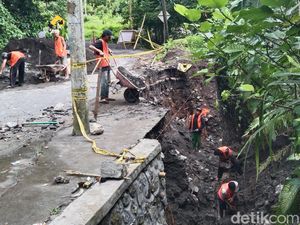 Senderan Jalan di Banjar Jadi Tabanan Jebol Lagi, Padahal Diperbaiki 2024
