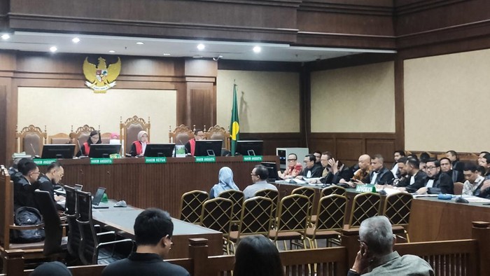 Eks Koordinator Bidang Akreditasi Kelembagaan dan SMK3 Kemnaker, Asep Juhut Mulyadi, bersaksi untuk terdakwa kasus pemerasan pengurusan sertifikasi K3, Hery Sutanto, di Pengadilan Tipikor Jakarta, Jumat (13/2/2026).