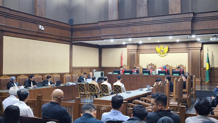 Eks Dirut Pertamina Dkk Dituntut 14-16 Tahun Bui di Kasus Korupsi Minyak Mentah - Update 1