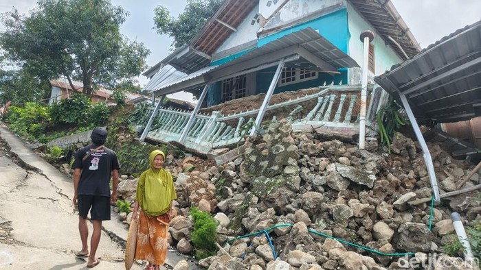 Tanah gerak Desa Padasari, Tegal