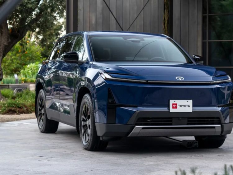 Tampang Mobil Listrik Terbaru Toyota yang Punya Jarak Tempuh 515 Km