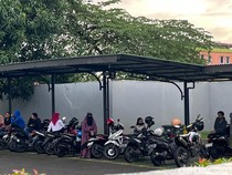 Warga Antre Sejak Subuh Urus Pencairan Dana di BPJS Ketenagakerjaan Makassar