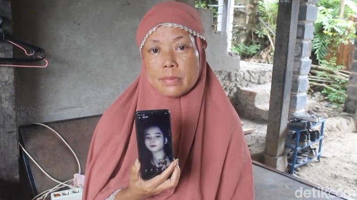Warga Parepare, Yusnaeni mengaku kehilangan anaknya bernama Ayu Anggraeni.
