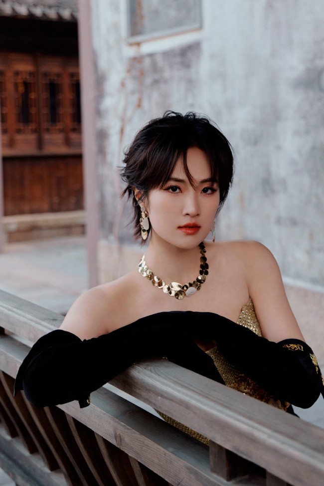 Yao Si Wei yang juga dikenal sebagai Annabel atau Anna Yao merupakan anak dari Ren Zhengfei, Presiden Huawei. Aktris tersebut baru-baru ini jadi sorotan karena perannya dalam drama historis. Foto: Weibo