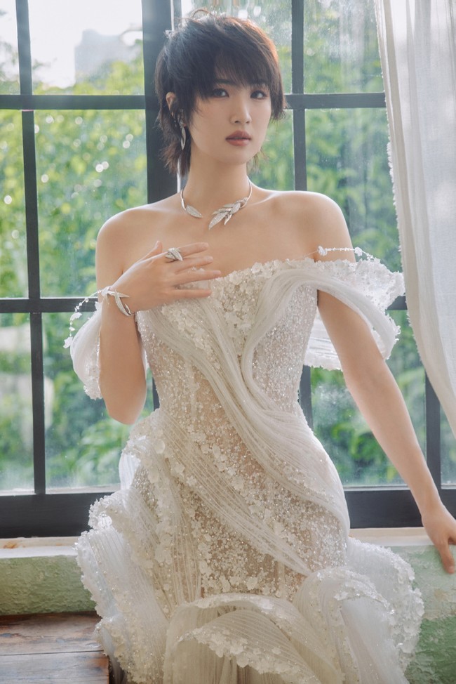 Debut Anna Yao dengan kostum kolosal dilihat lebih dari 20 juta kali di media sosial. Dalam postingan terungkap reaksi publik yang sangat terpecah. Foto: Weibo