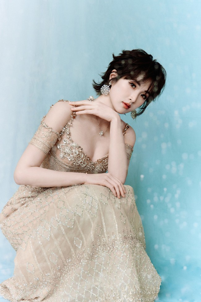 Wanita yang dijuluki ‘Putri Huawei’ ini jadi topik hangat karena penampilannya dalam drama terbaru ‘Unveil: Jadewind’. Anna mendapat berbagai kritik karena gaya dan penampilannya. Foto: Weibo