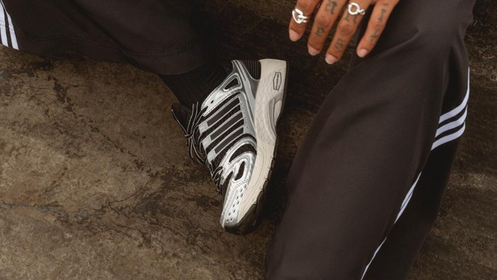 Adistar Control 5, sepatu lari yang disulap jadi sepatu fesyen masa kini.