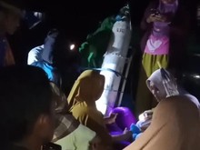 Balita Keracunan Tewas Saat Mobil Terjebak Lumpur di Jalan Menuju Puskesmas