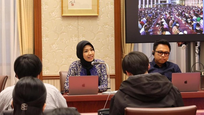 Assoc.Prof. Vokasi UI Dr. Devie Rahmawati, CICS