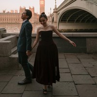 Lewat caption, keduanya menyematkan hashtag #thELastforSYIFA. Seolah menjadi simbol perjalanan cinta El Rumi akhirnya berlabuh pada Syifa Hadju, yang menjadi tujuan akhirnya. Foto: dok. Instagram @syifahadju, dok. Instagram @elelrumi