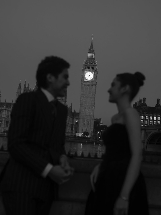 Aura bahagia dan penuh cinta terpancar jelas dari fotonya, membuat para penggemar terharu melihat perjalanan El dan Syifa menuju Hari-H. Foto: dok. Instagram @syifahadju, dok. Instagram @elelrumi