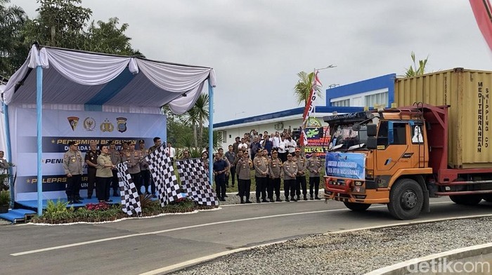 Foto: Pelepasan bantuan Kapolri di Polda Sumut untuk tiga Provinsi di Sumatera (Mhd Ilham Pradilla/detikSumut)