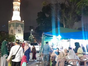 Antusias Ikuti Pawai Obor, Ratusan Warga Padati Masjid Raya Medan