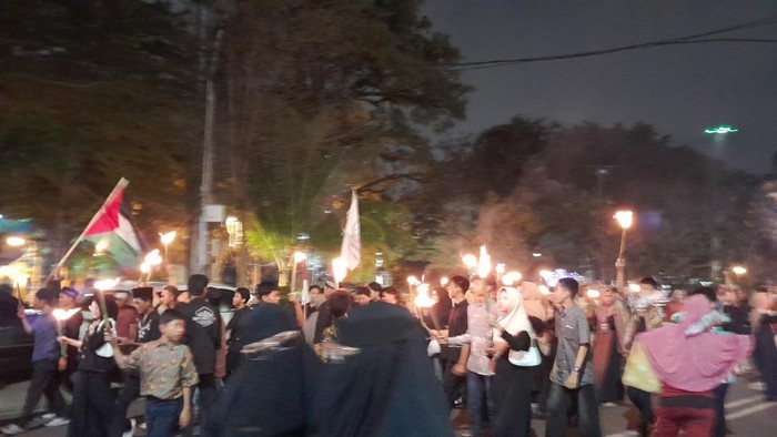 Foto: Suasana pawai obor Ramadan 1447 H Kota Medan. (Rechtin Hani Ritonga/detikSumut)