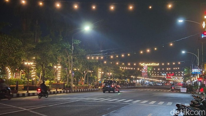 Jalan Raya Ahmad Yani Nganjuk kini semakin cantik setelah ditata