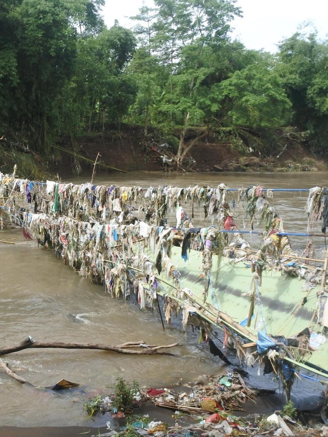 Jembatan Cinta di Jember Putus Diterjang Banjir