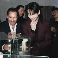 Acara peresmiannya turut dihadiri CEO Hublot, Julien Tornare yang mengakui Jungkook BTS sebagai “salah satu artis paling berpengaruh di generasinya.” Foto: Instagram