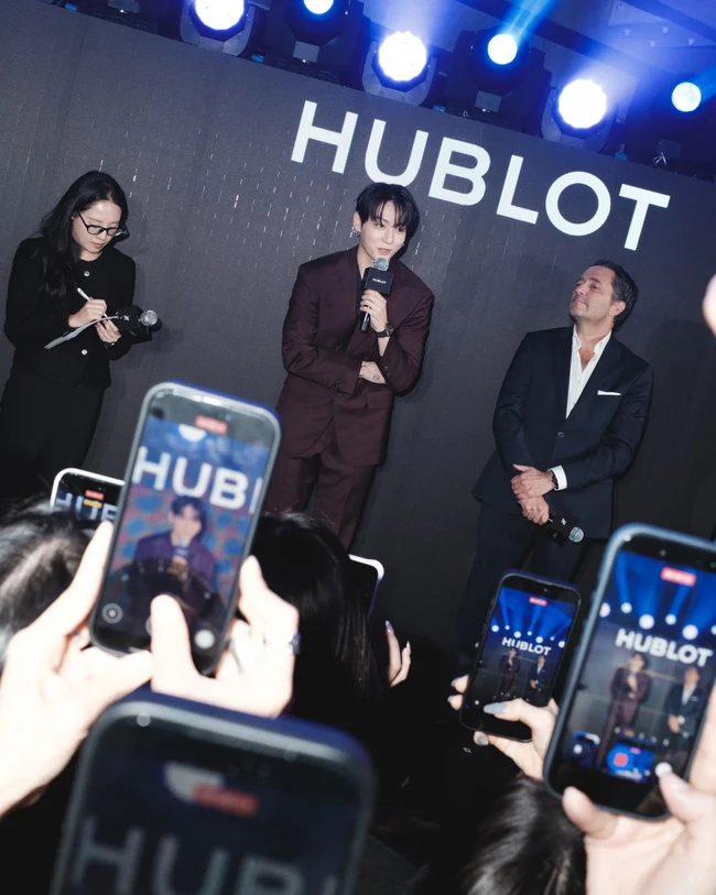 Pesona Jungkook BTS sontak ramai menjadi perbincangan di media sosial. ARMY semakin tak sabar menantikan comeback-nya bersama personel BTS dengan jadwal tur dan album terbaru. Foto: Instagram