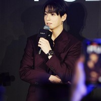 Perhatian publik langsung tertuju pada jam tangan Hublot yang ia kenakan. Harga Original Unico King Gold Ceramic mencapai $39,600 atau Rp 666 juta. Foto: Instagram