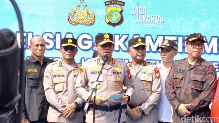 Kapolda Metro Irjen Asep saat memberi sambutan dalam acara tersebut di Lapangan Presisi Ditlantas Polda Metro Jaya, Jakarta Selatan, Sabtu (14/2/2026).
