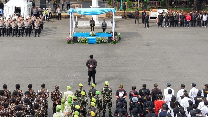 Kapolda Metro Jaya Irjen Asep Edi Suheri pimpin apel siaga kamtibmas 'Jaga Ibu Kota Jakarta Untuk Indonesia'.