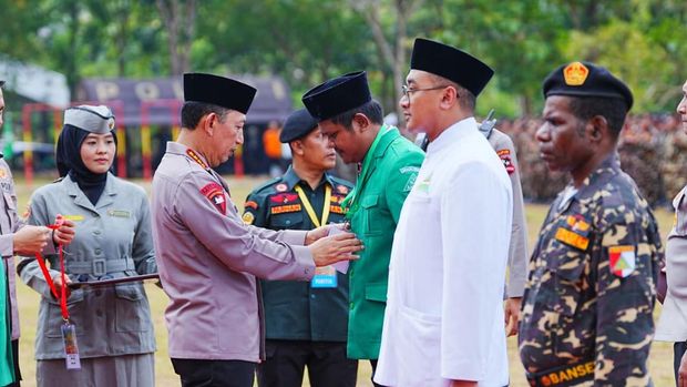 Kapolri Jenderal Listyo Sigit Prabowo memberikan arahan dan pembekalan ke GP Ansor, Banser, dan Majelis Dzikir Sholawat (MDS) Rijalul Ansor Tahun 2026. (dok Polri)