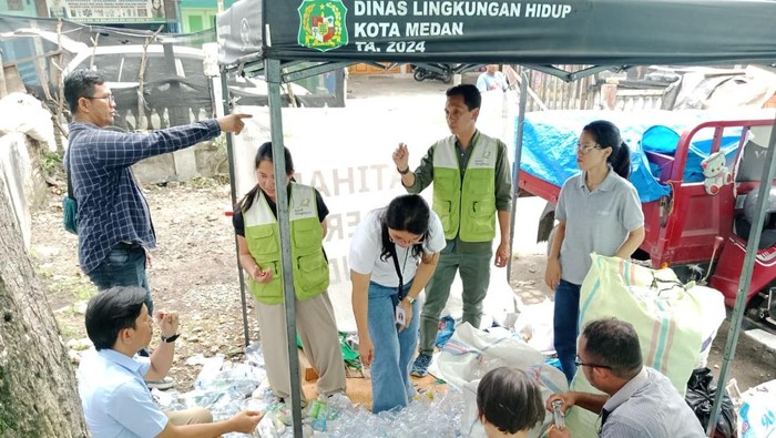Kegiatan menabung sampah di Bank Sampah Berkah (BSB). (Dok. GNI Medan)