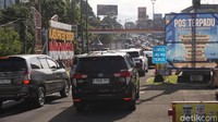 Rekayasa lalu lintas mulai diberlakukan pukul 08.00 WIB setelah volume kendaraan yang keluar dari Exit Tol Ciawi meningkat signifikan dalam satu jam terakhir.