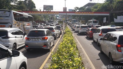 Kendaraan Membludak, Puncak Berlakukan One Way
