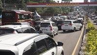 Sebelumnya, penerapan ganjil-genap sempat menimbulkan antrean kendaraan sepanjang 1,5 hingga 2 kilometer di jalur menuju kawasan wisata tersebut.