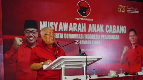 Ketua DPD PDIP NTB Rachmat Hidayat saat acara Musyawarah Anak Cabang PDIP Lombok Timur, Sabtu (14/2/2026). (Foto: Dok. Humas PDIP)