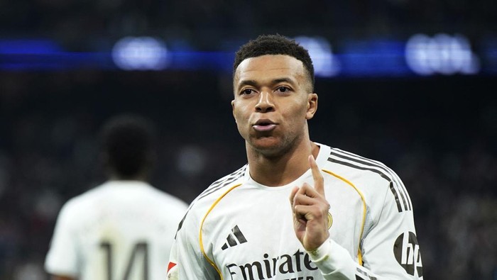 Soccer Football - LaLiga - Real Madrid v Rayo Vallecano - Santiago Bernabeu, Madrid, Spain - February 1, 2026 Real Madrids Kylian Mbappe celebrates scoring their second goal REUTERS/Ana Beltran