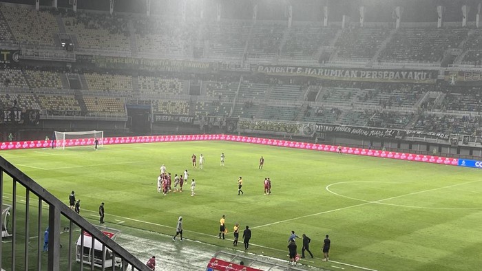 Laga Persebaya vs Bhayangkara FC
