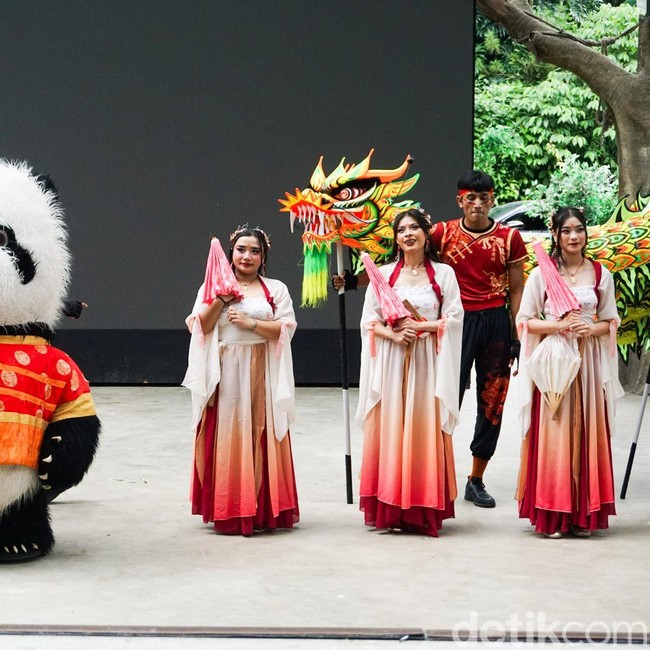 Libur Imlek, Wisatawan Serbu Taman Safari Bogor