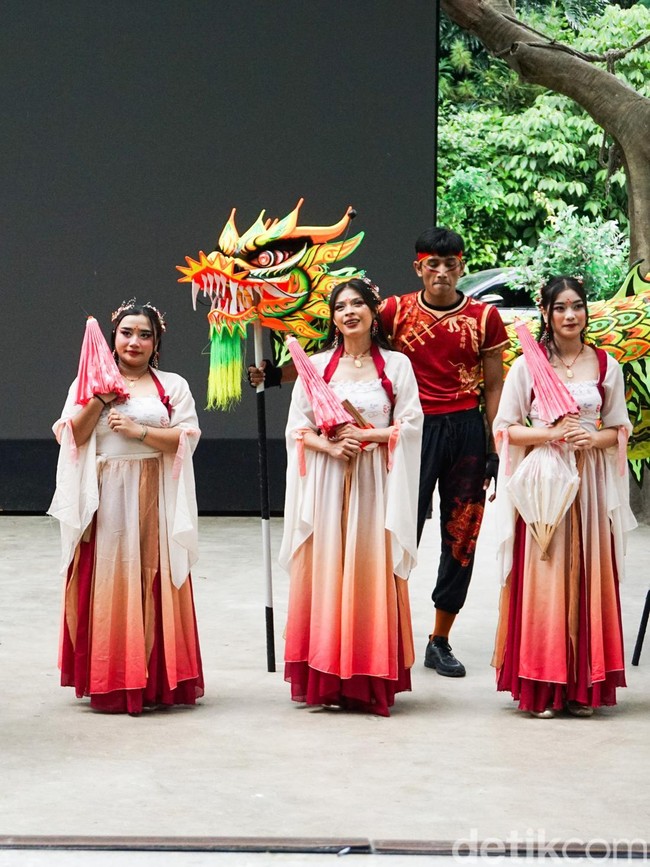 Libur Imlek, Wisatawan Serbu Taman Safari Bogor