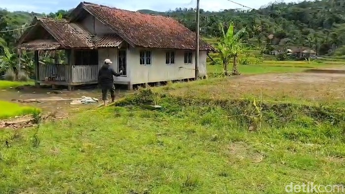 Lokasi penemuan jasad Lani (52) dengan kondisi kaki terikat di Sukabumi