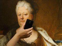 Kocak! Lukisan Abad Pertengahan Terlihat Lagi Selfie