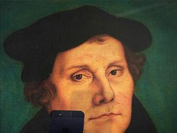 Kocak! Lukisan Abad Pertengahan Terlihat Lagi Selfie