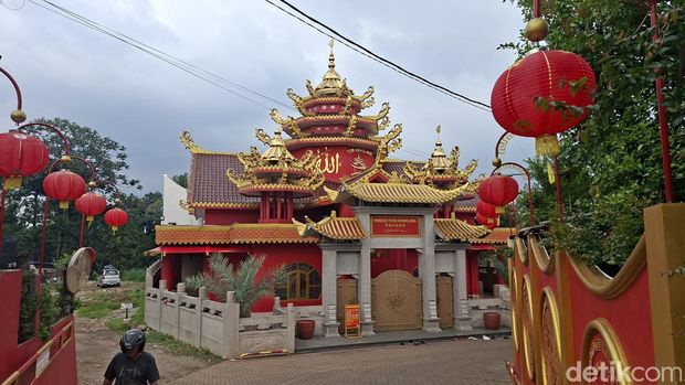 Masjid Tjia Khang Hoo: Arsitektur Tionghoa, Lampion Imlek, dan Kisah Toleransi