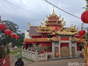 Bukan Kelenteng, Bangunan Serba Merah-Kuning di Jaktim Ini Masjid Tjia Khang Hoo