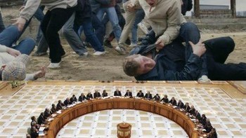 Hari noraml di Asia Tenggara vs ketika ada yang membully. Foto: X.com