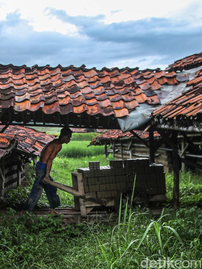 Menjaga Bara Terakhir Lio Cibarusah