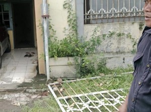 Dua Bocah Tertimpa Pagar Ambruk Saat Cari Nyambik di Waru Sidoarjo
