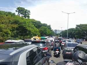 Lebih dari 1,5 Juta Kendaraan Serbu Kota Bandung di Long Weekend Imlek